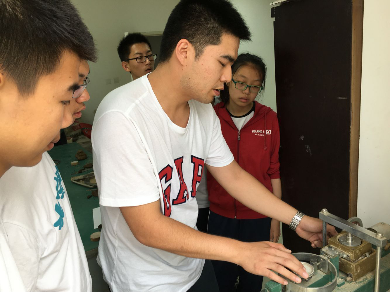 欢迎北京四中的同学到北京地矿社会实践